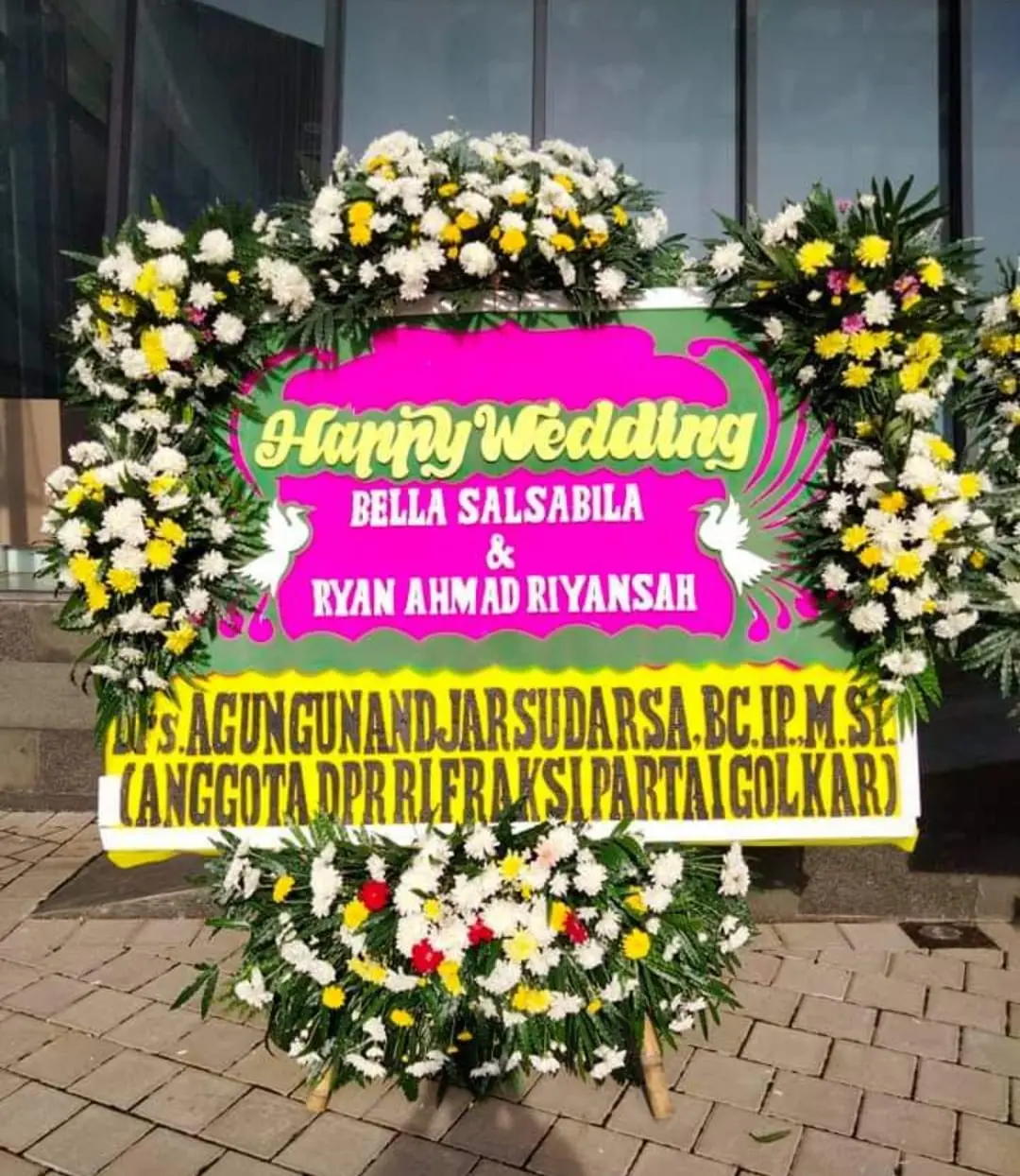  Terima Pesanan Bunga Papan Anniversary  di Darma Kuningan Jawa Barat